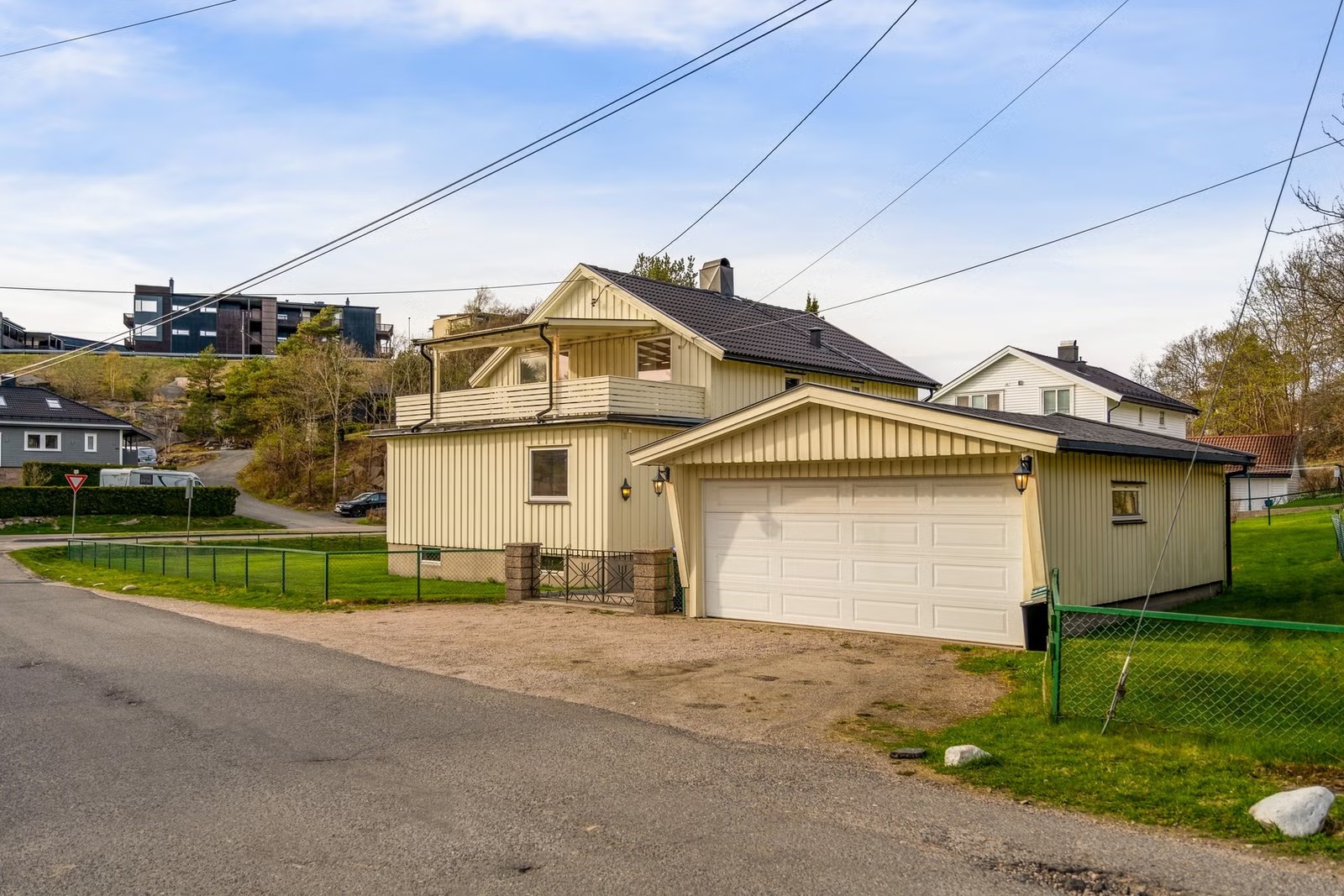 Huset + garasje 
